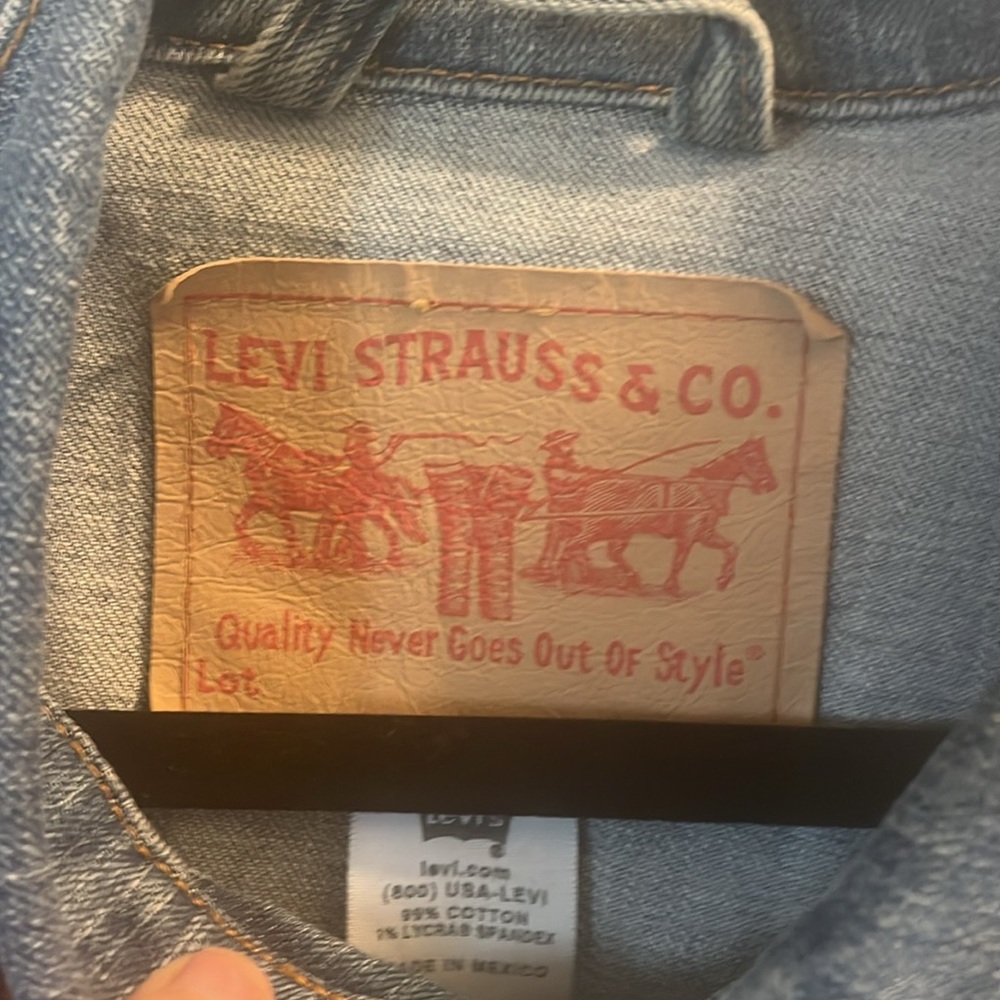 Levi Jean Jacket- Perfect Condition - image 2